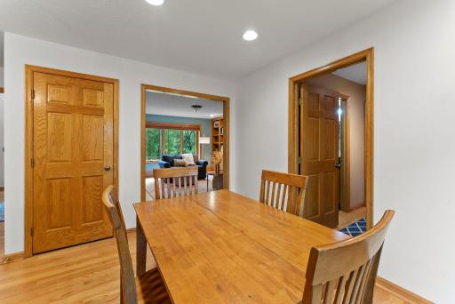 851 Lincolntown Avenue, Mahtomedi, MN 55115