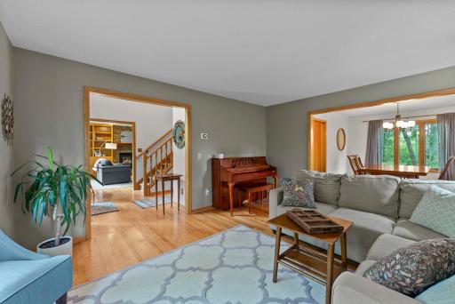 851 Lincolntown Avenue, Mahtomedi, MN 55115