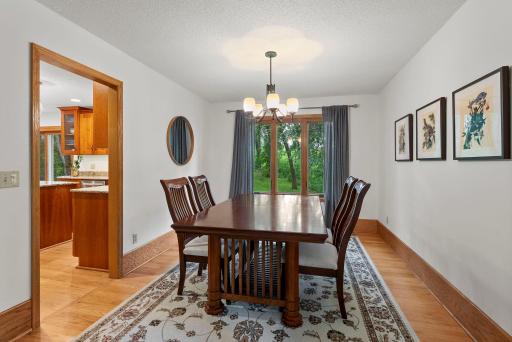 851 Lincolntown Avenue, Mahtomedi, MN 55115