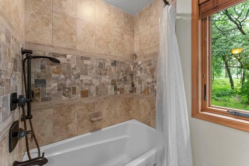 79-web-or-mls-851 Lincolntown Ave-232.jpg