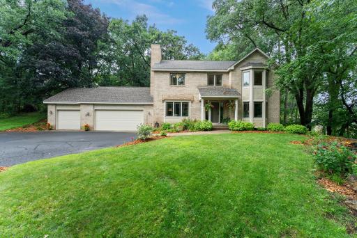 851 Lincolntown Avenue, Mahtomedi, MN 55115