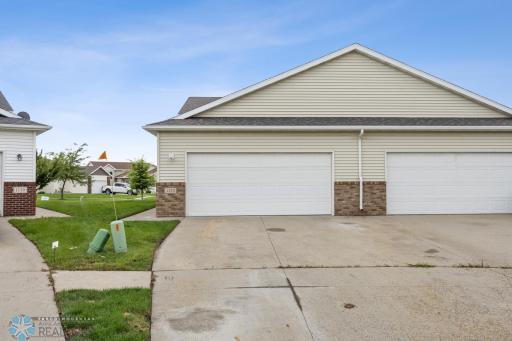 1113 39th Avenue S, Moorhead, MN 56560