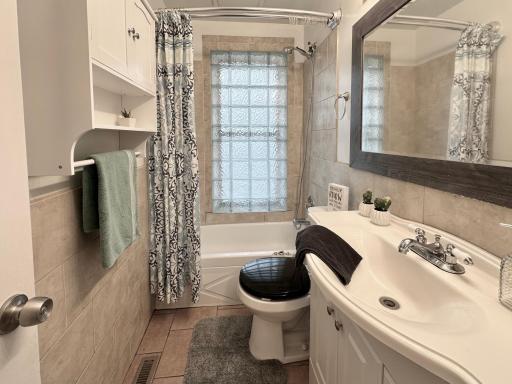 Main Floor Full-size Bathroom