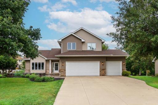986 Bavaria Hills Lane, Chaska, MN 55318