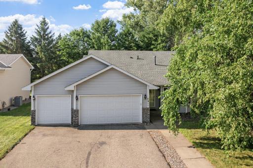 Welcome to 7011 Upper 36th St N in Oakdale!