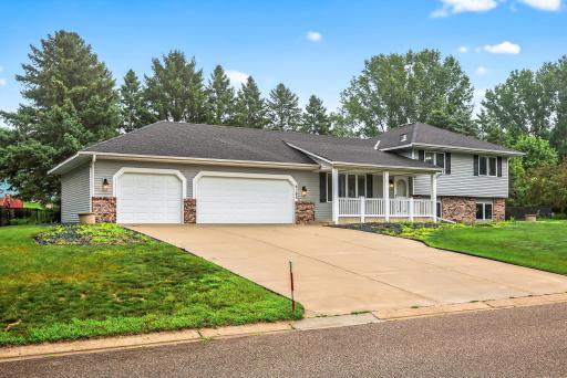 9160 Hillside Trail S, Cottage Grove, MN 55016
