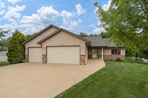 209 Pinehurst Drive, Mankato, MN 56001