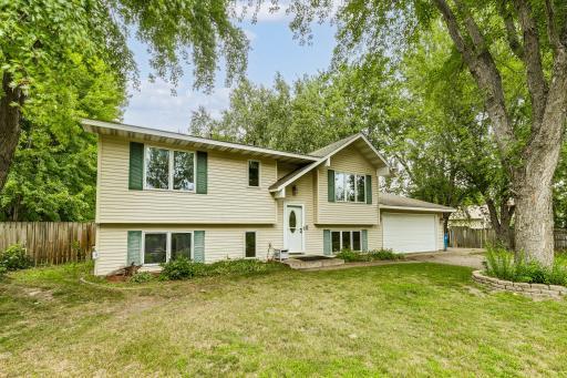 1101 Holly Drive E, Lino Lakes, MN 55038