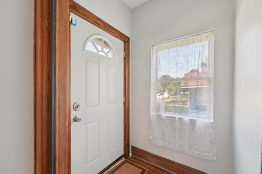 7-web-or-mls-N Knox Ave-S1308-007.jpg