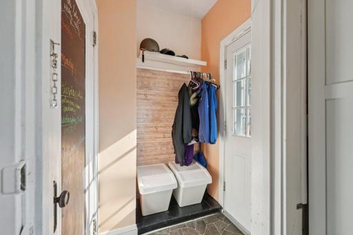 18-web-or-mls-N Knox Ave-S1308-018.jpg