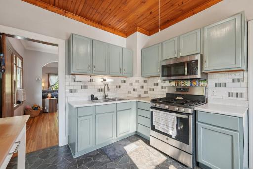 15-web-or-mls-N Knox Ave-S1308-015.jpg