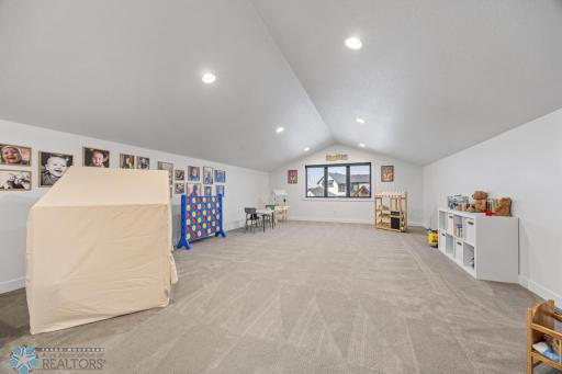 6090 Wildflower Drive S, Fargo, ND 58104