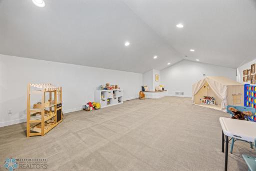 6090 Wildflower Drive S, Fargo, ND 58104