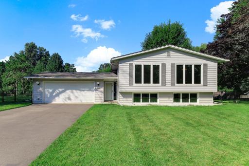 455 Black Oaks Lane N, Minneapolis, MN 55447