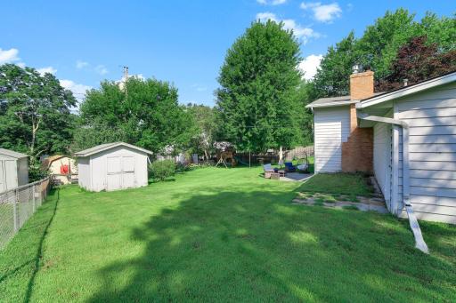 455 Black Oaks Lane N, Minneapolis, MN 55447