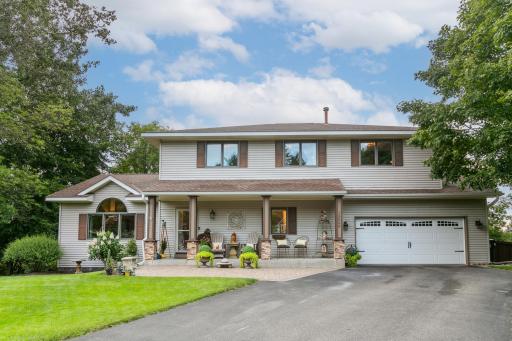 Beautiful curb appeal of 15000 Butternut Ln. Step right up to your home!
