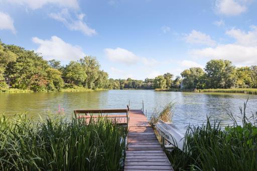 The private dock on the lake gives easy access to the lake! Enjoy the wildlife nearby---deer, egrets, herons and other animals abound! Enjoy casting for sunnies too!