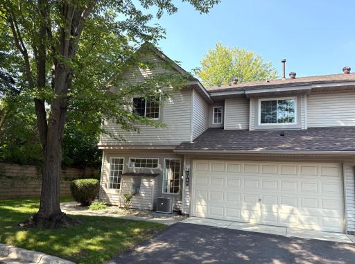 1046 Lovell Avenue W, Roseville, MN 55113