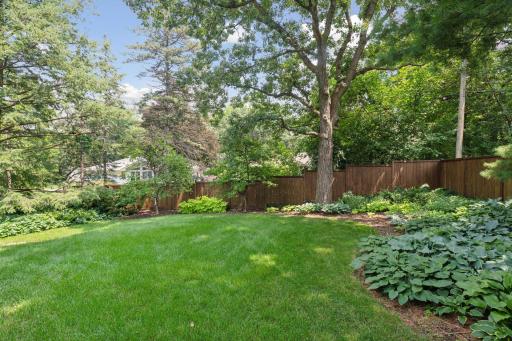 8254 Westwood Hills Curve, Saint Louis Park, MN 55426