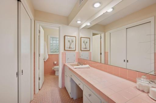 8254 Westwood Hills Curve, Saint Louis Park, MN 55426