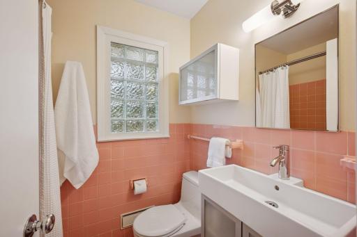 8254 Westwood Hills Curve, Saint Louis Park, MN 55426