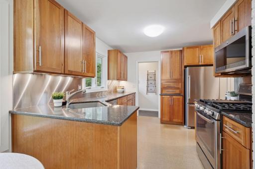 8254 Westwood Hills Curve, Saint Louis Park, MN 55426