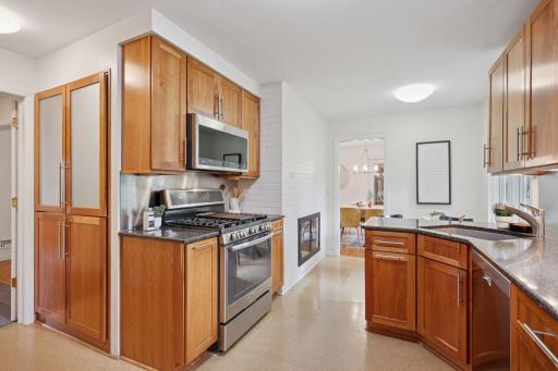 8254 Westwood Hills Curve, Saint Louis Park, MN 55426