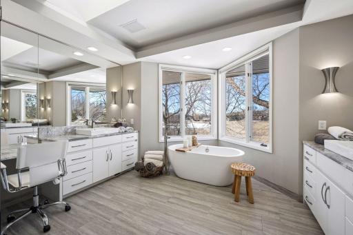 525 Navajo Road W, Medina, MN 55340