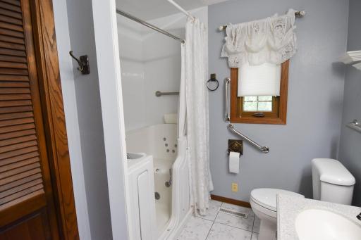 432 E 2nd Street, Argyle, MN 56713