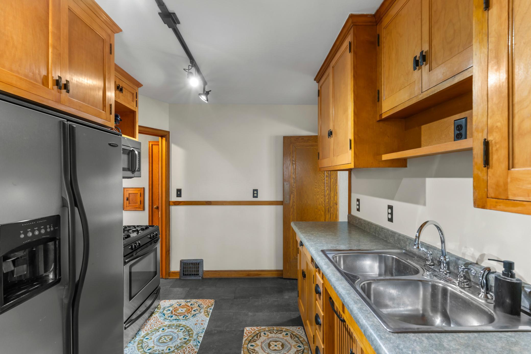 New kitchen floor and SS appliances.