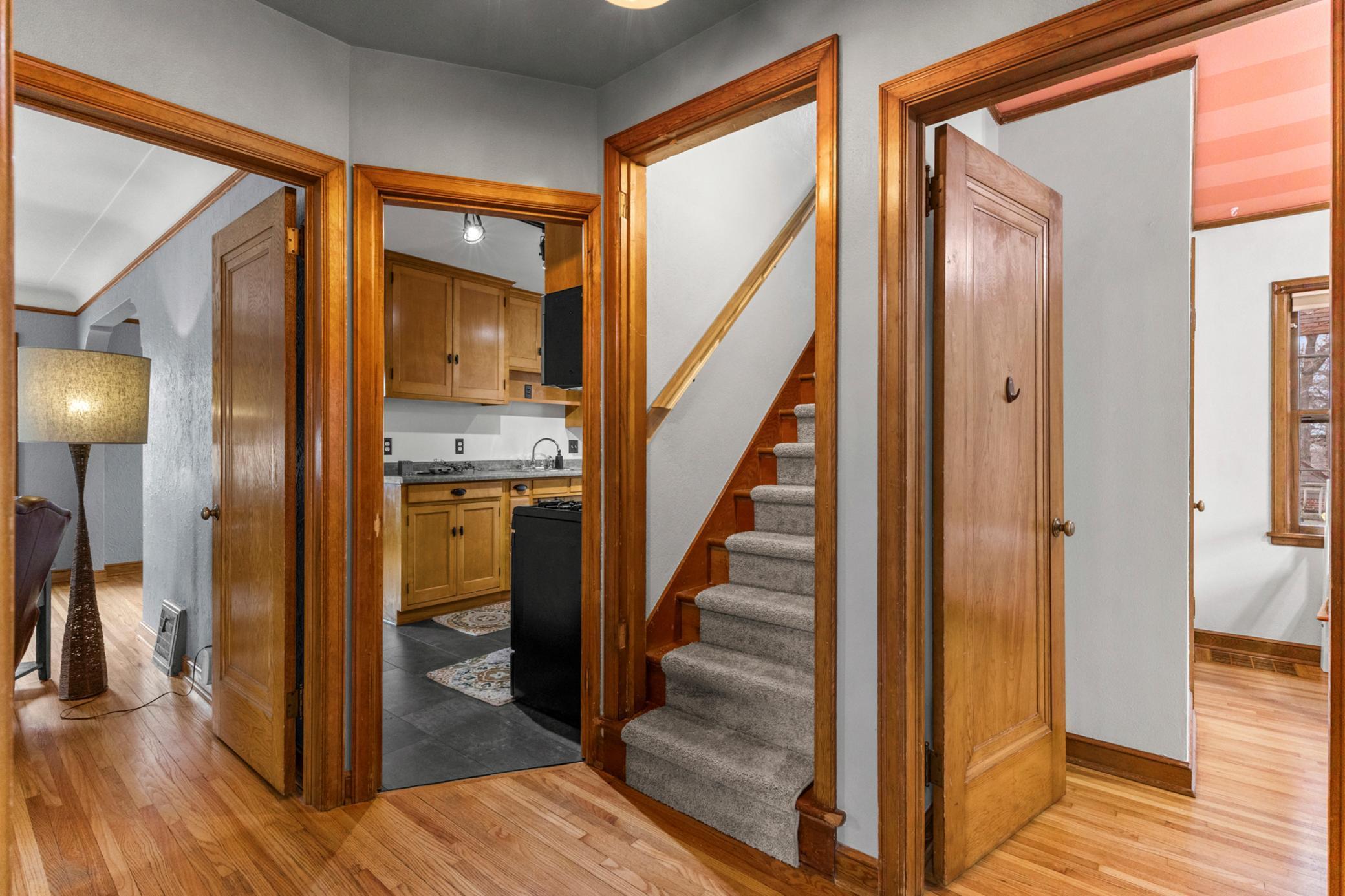 Let's head up to the primary suite!