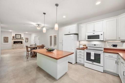Welcome to Cardinal Glen, where you can enjoy carefree living!