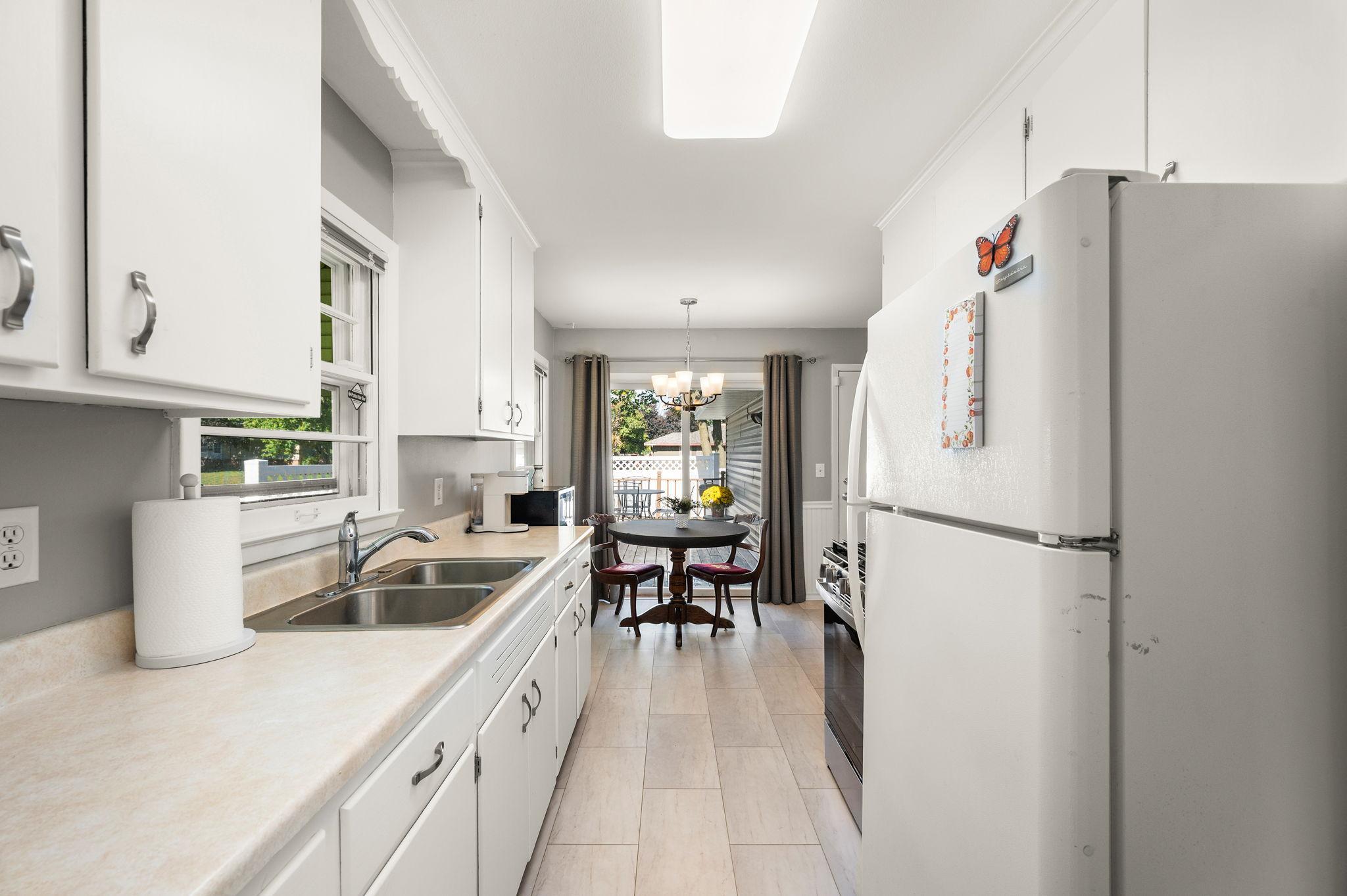 Updated kitchen with new LVP flooring and a gas range!