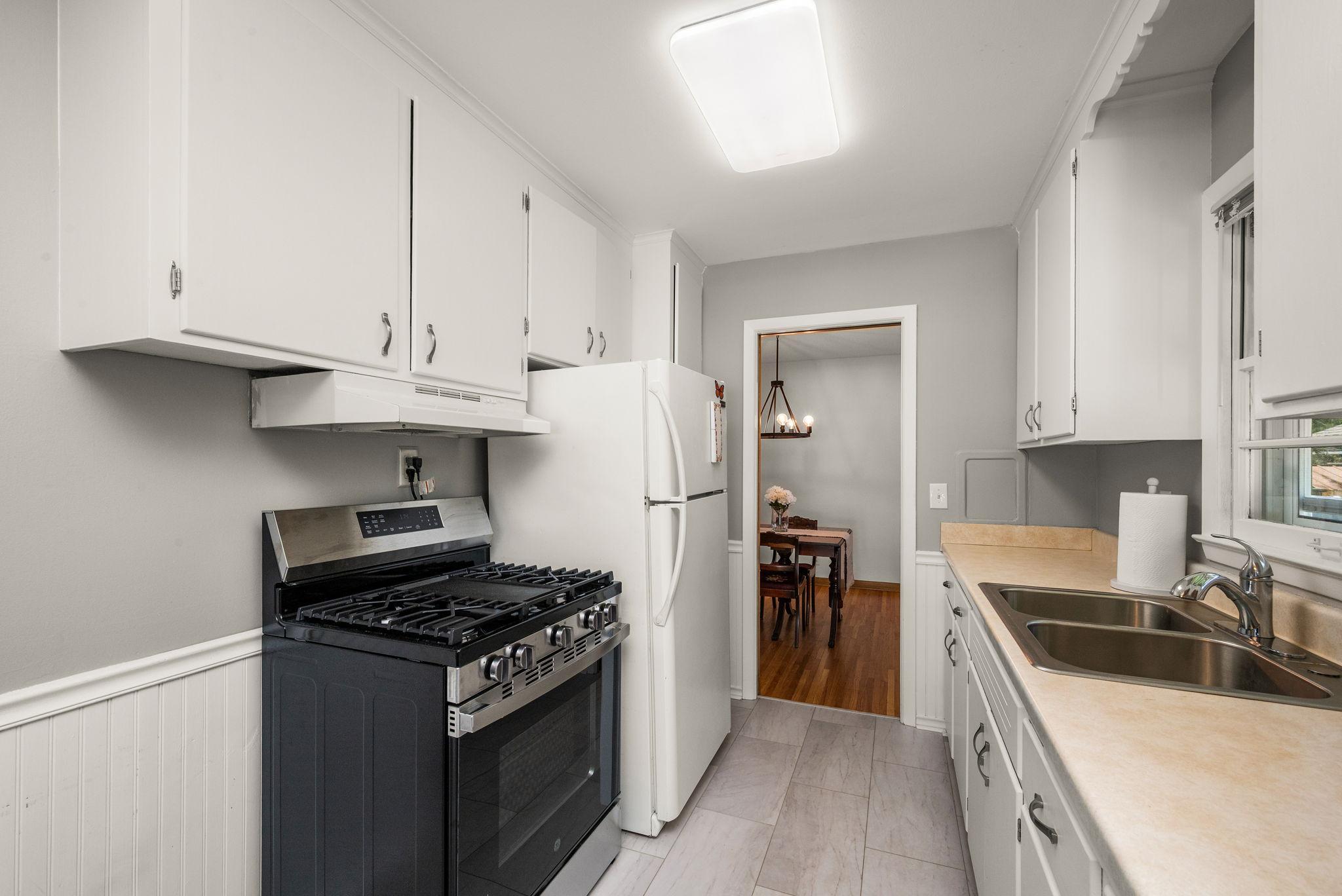 Updated kitchen with new LVP flooring and a gas range!