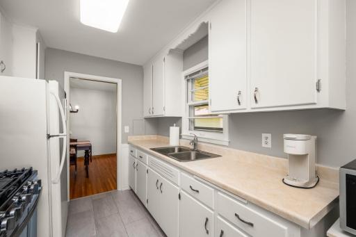 Updated kitchen with new LVP flooring and a gas range!