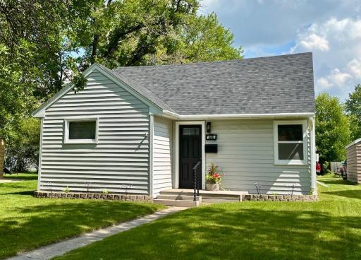 616 Tindolph Avenue S, Thief River Falls, MN 56701