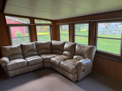 1007 2nd Street SE, Roseau, MN 56751