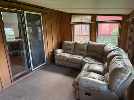 1007 2nd Street SE, Roseau, MN 56751