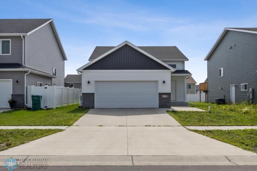 6730 71st Avenue S, Horace, ND 58047