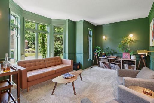 Cozy front sitting room off the main entrance