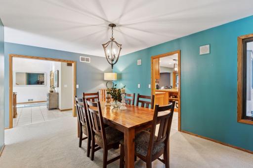 1349 Tamberwood Trail, Woodbury, MN 55125
