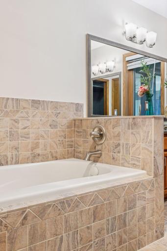 1349 Tamberwood Trail, Woodbury, MN 55125