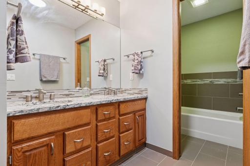 1349 Tamberwood Trail, Woodbury, MN 55125