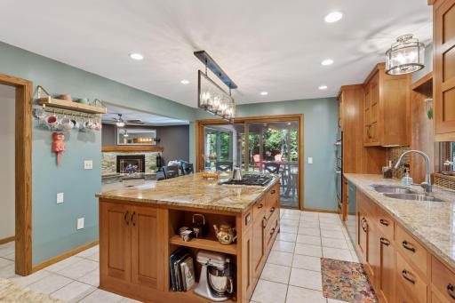 1349 Tamberwood Trail, Woodbury, MN 55125