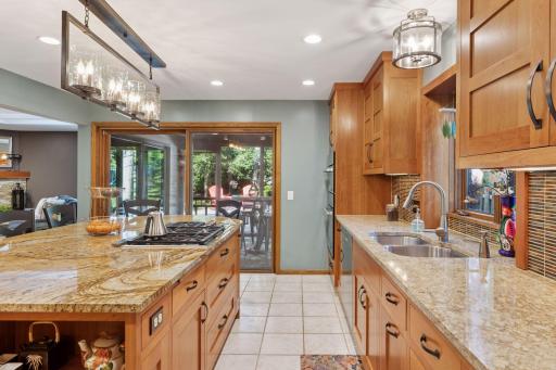 1349 Tamberwood Trail, Woodbury, MN 55125