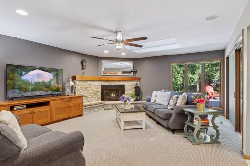 1349 Tamberwood Trail, Woodbury, MN 55125