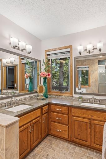 1349 Tamberwood Trail, Woodbury, MN 55125