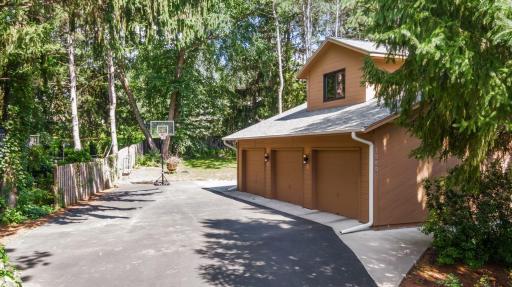 1349 Tamberwood Trail, Woodbury, MN 55125