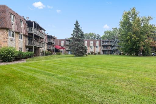 2007 E 122nd Street, B2, Burnsville, MN 55337