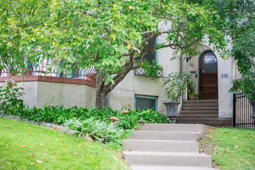 628 Cedar Lake Road S, Minneapolis, MN 55405